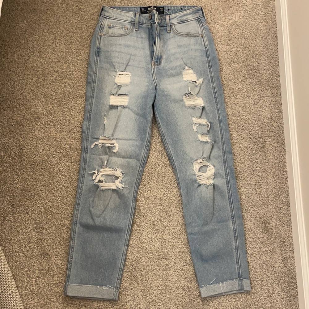 Hollister women’s ultra high rise mom jean